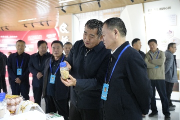 【長田動態(tài)】區(qū)政協(xié)主席呼廷貴帶隊蒞臨易豐農(nóng)業(yè)超鮮蛋農(nóng)場視察指導