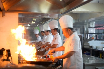 【長田動態(tài)】盛世龍華轉(zhuǎn)運1000余件物資，圓滿完成300余人參加的企業(yè)定制主題宴會